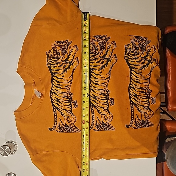 Lucky Fish 3 Leaping Tigers Sweatshirt - Picture 2 of 8